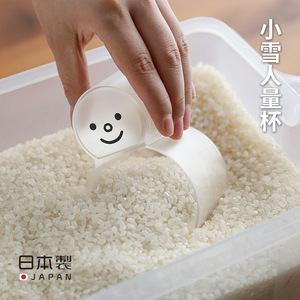 日本进口可爱雪人量杯家用面粉五谷牛奶量米杯带刻度舀米勺计量器