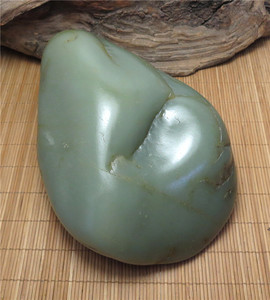 (结缘鉴赏) 近8斤大块细腻青白玉籽料原石沙枣青 和田籽玉原石
