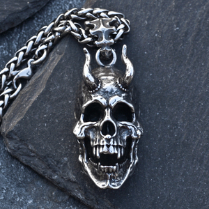 个性路西法骷髅项链男士欧美嘻哈潮人吊坠挂饰百搭钛钢毛衣链街头