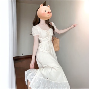 方领泡泡袖镂空白色连衣裙子女夏季新款茶歇法式气质小众设计长裙