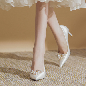 高跟鞋女细跟气质名媛婚礼婚纱婚鞋法式缎面白色珍珠尖头浅口单鞋