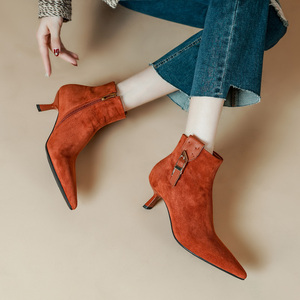 5cm小短靴女洋气金属扣磨砂猫跟裸靴复古时尚红色细跟尖头及踝靴