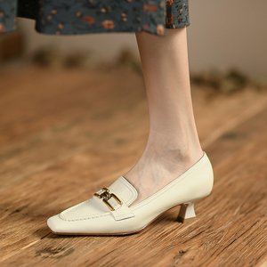 法式中跟单鞋女小众赫本风复古小猫跟鞋方头真皮金属扣气质高跟鞋