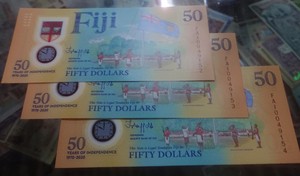 【碧浪淘沙】2020年斐济50元塑料纪念钞 独立50周年全新UNC保真
