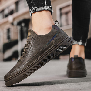 男鞋牛仔裤搭配的2022年新款潮夏季百搭运动板鞋男士透气休闲鞋子