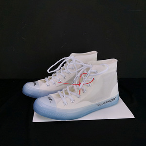 匡威联名款鞋透明