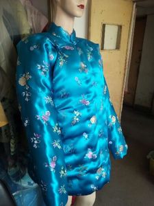 蓝色绸缎小花和粉红色小花绸缎大襟棉袄,两面穿