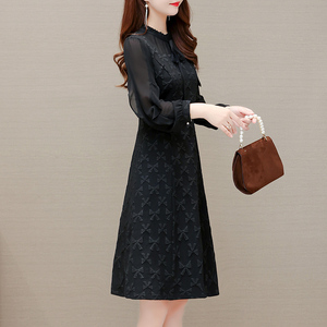 法式小黑裙女早春季2022新款赫本风大牌气质长袖高级感时装连衣裙
