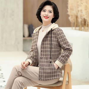 年轻妈妈春装洋气短款