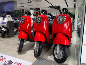 雅迪电动车m6 60-20 72-20新国标3c客上牌照成都现货