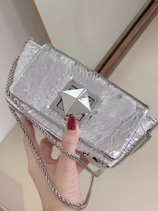 欧美时尚迷你包包潮2024新款鳄鱼纹银色女包链条包斜挎手机包