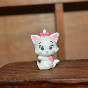 玛丽猫摆件模型