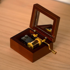 手摇八音盒发条音乐盒木质复古天空之城怀旧女生男生生日七夕礼物