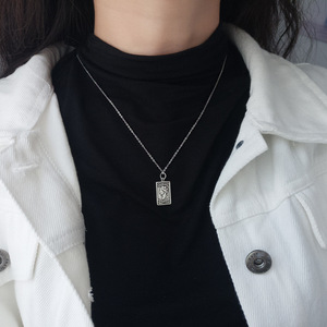 ins复古冷淡风饰品s925纯银伊丽莎白项链个性女款头像方牌锁骨链