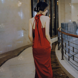 气质挂脖敬酒服女缎面简约结婚迎宾答谢宴修身性感露背晚礼服夏季