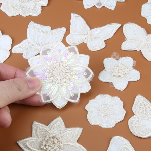 衣服粘贴图案装饰