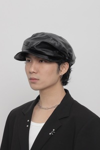 WORLDWIDE/韩国小众暗黑不规则褶皱PU皮质贝雷帽复古百搭八角帽子