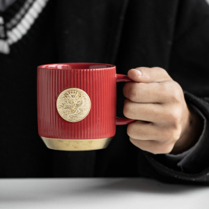 龙年新中式条纹铜章马克杯牛奶杯陶瓷咖啡杯竖纹马克水杯定制logo
