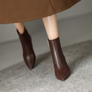 棕色尖头短靴女秋款高跟鞋细跟法式优雅高级感显脚瘦性感瘦瘦靴子