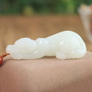 玉石吊坠旺财新疆和田玉女款白玉籽料生肖属相狗挂件男士项链61g