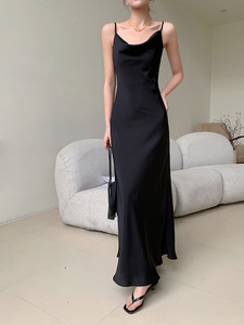 妮可小姐黑色绸缎面吊带连衣裙女2024新款高级感气质法式吊带长裙