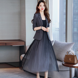 小西装连衣裙两件套2021年早春装气质女装洋气网纱吊带裙套装裙子