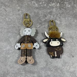 适用lv洗漱包挂饰玩偶麻将包挂饰装饰背带挂饰牛气冲天挂饰配件