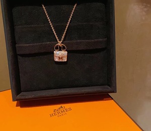 hermes爱马仕项链经典款玫瑰金康康锁头h字母满钻2021年锁骨链女