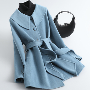 大领外套女娃娃领