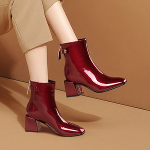 方头漆皮粗跟短靴女2023秋季新款欧美短筒靴酒红色时装中跟低筒靴