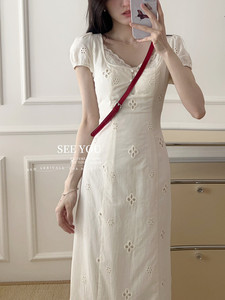 法式镂空V领蕾丝边连衣裙女2024夏季新款甜美修身白色长裙茶歇裙