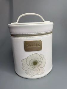 兰蔻白色水桶包 菁纯配赠 容量大,里面做工一般般,外面很好看