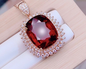 美美的天然鸽血红卢比来碧玺吊坠颜色美火彩棒!主石重14.82ct