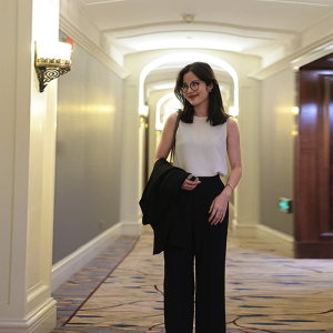 colinwang-"卡布奇诺时光"进口醋酸优雅知性修身显瘦背心张若愚