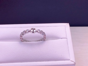 镀白金排钻戒指女时尚个性小众设计高级感ins潮轻奢叠戴指环空托
