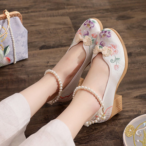 绣花鞋女士新款中高跟搭配旗袍汉服鞋百搭民族风舞蹈鞋老北京布鞋