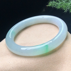 翠东南 已嫁 缅甸天然a货翡翠云南瑞丽腾冲55圈口飘辣阳绿福镯