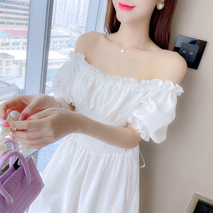 蕾丝连衣裙女夏2022新款法式一字肩白色仙女超仙甜美收腰显瘦裙子