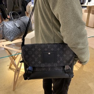 中兴拍 lv/路易威登男士邮差包voyager经典黑老花单肩斜挎男包