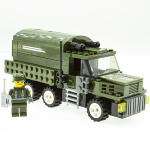 森宝积木铁血重装运兵车武装重型运输平板牵引大卡车男孩拼装玩具