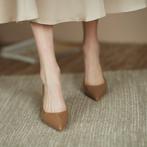 咖啡色棕色漆皮高跟鞋女浅口细跟尖头单鞋2021年新款性感百搭春款