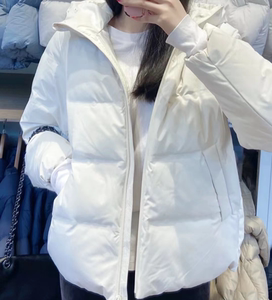 优衣库冬季羽绒服外套女连帽保暖无缝小个子短款面包服440950