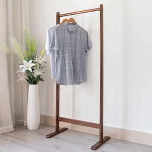 组装挂衣服的支架