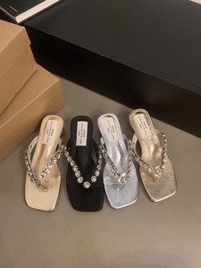 法式气质银色夹脚拖鞋女鞋子2024年新款韩版水钻粗跟时装人字拖鞋