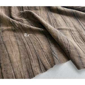 深咖色压痕再造棉麻褶皱布肌理压褶创意复古外套裙服装设计师面料