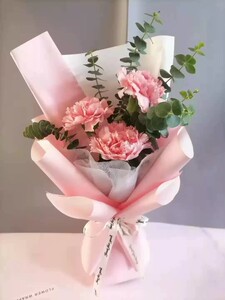 康乃馨三支花束