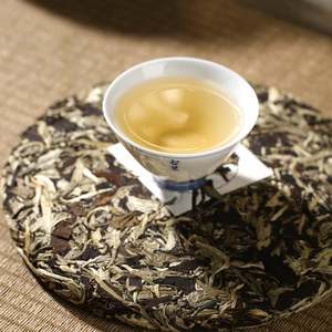 上新茗月茶大渡岗茶茗月紫茶云南普洱茶生茶明月茶阴阳茶357g饼