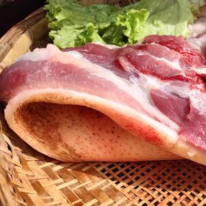 云南新鲜农家散养食草黑猪肉农村纯粮喂养五花肉排骨土猪前后腿肉