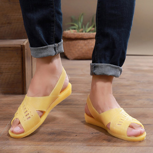 黄胶凉鞋男士夏季新款老式复古休闲平跟防滑软底耐磨80年代凉胶鞋