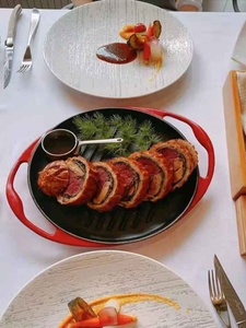 创意时尚网红西餐厅牛排盘芝士圆形盘惠灵顿盘铸铁龙虾盘珐琅烤盘